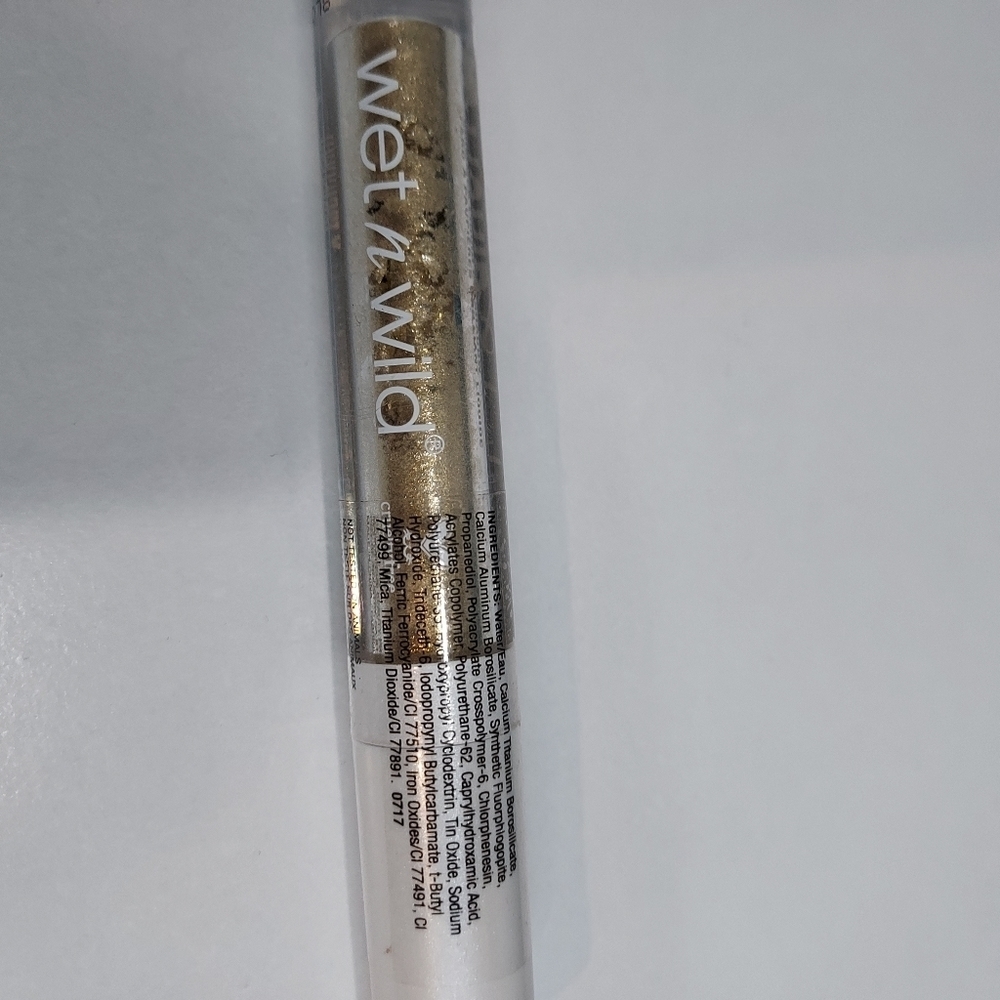 Assortment of makeup - Picture 9 of 10